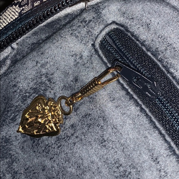 SOLD Authentic Vintage Gucci Handbag SOLD - Picture 6 of 8